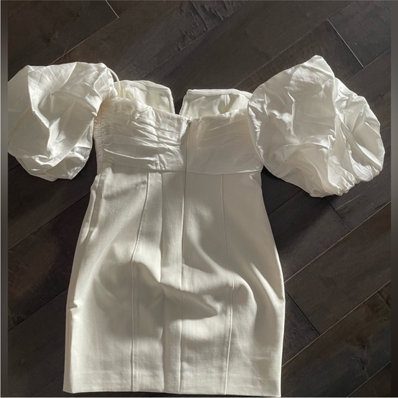 Cinq à Sept Women's Teo Dress
Size 4 - Picture 5 of 6